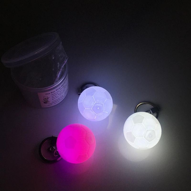 Přenosné Fotbalové Světlo S 3d Tiskem Keychain Barevná Led Noční Lampa Kreativní Dekorace Taštičky Na Baterie