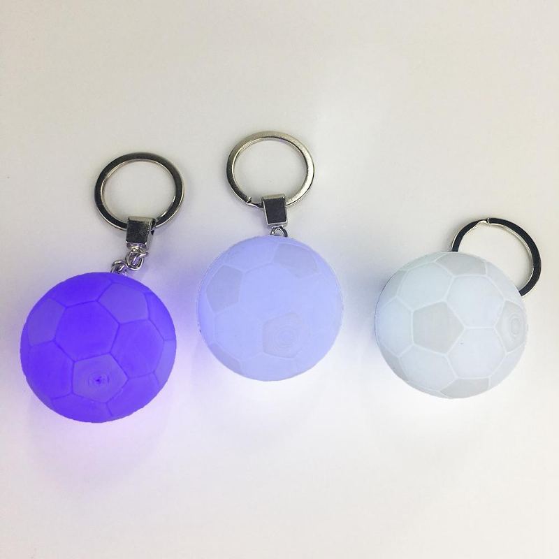 Přenosné Fotbalové Světlo S 3d Tiskem Keychain Barevná Led Noční Lampa Kreativní Dekorace Taštičky Na Baterie