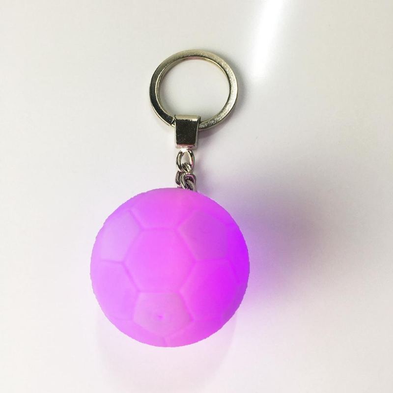 Přenosné Fotbalové Světlo S 3d Tiskem Keychain Barevná Led Noční Lampa Kreativní Dekorace Taštičky Na Baterie