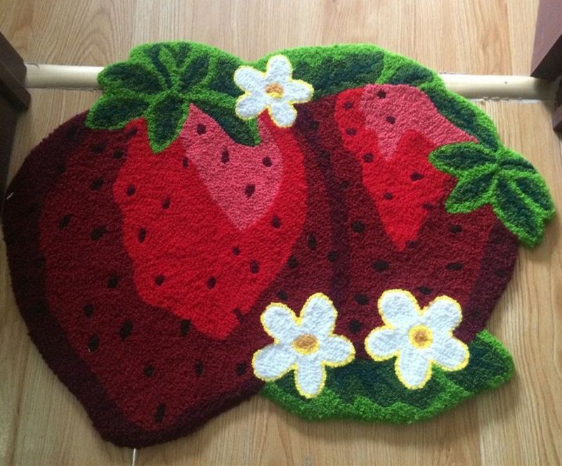 Ručně Vyrobený Dětský Koberec Red Strawberry Protiskluzová Podložka Do Koupelny 1.97 Ft X 2.62 Ft